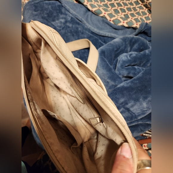 Fossil white crossbody purse - Picture 3 of 3